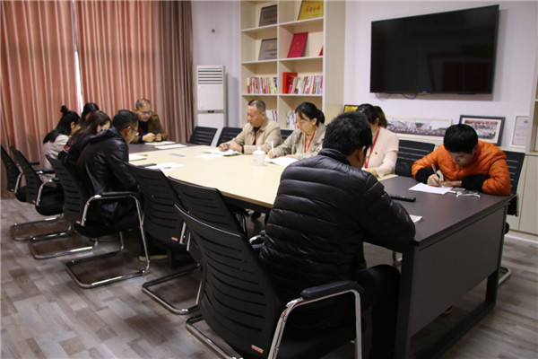 市古鎮(zhèn)公司掀起學(xué)習(xí)黃群、宋月才等四名同志先進(jìn)事跡的熱潮