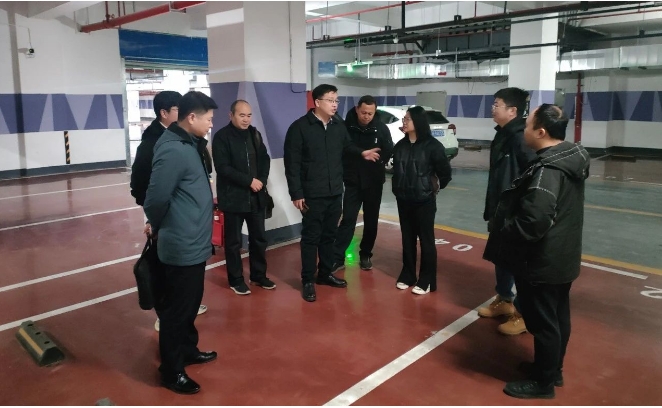 汪濤調(diào)研市古鎮(zhèn)印象公司停車場(chǎng)及充電樁建設(shè)運(yùn)營工作