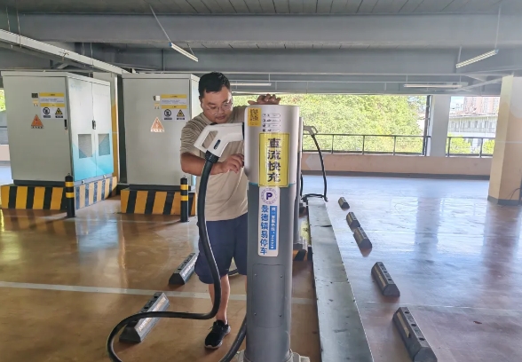 不懼高溫 “熱”力十足！致敬高溫下堅(jiān)守崗位的古鎮(zhèn)工作者（一）